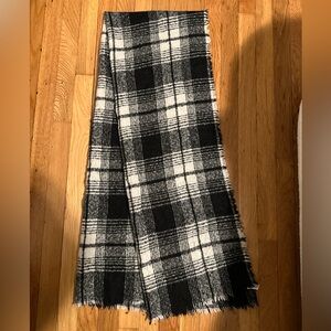 2 Old Navy Monochrome Plaid Scarves